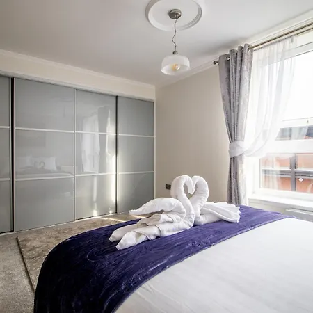 Metropolitan St Andrews Cathedral View - Pass The Keys * Глазго