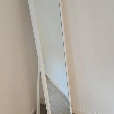 度假居 - Beautiful Two Bedroom House In & Free Parking