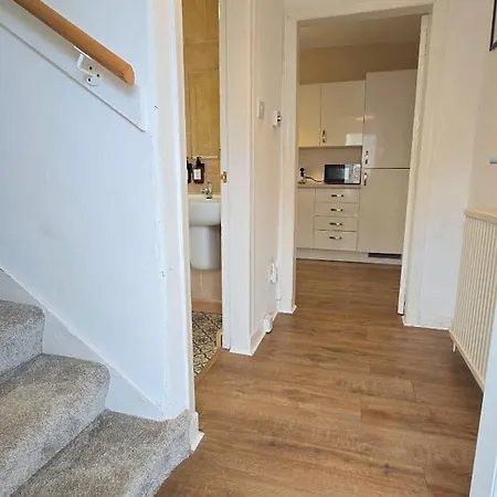 Feriehus - Beautiful Two Bedroom House In & Free Parking *