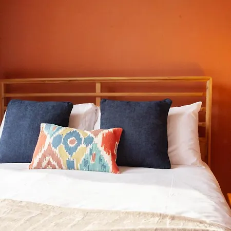 Newly Renovated Flat In Trendy Finnieston *