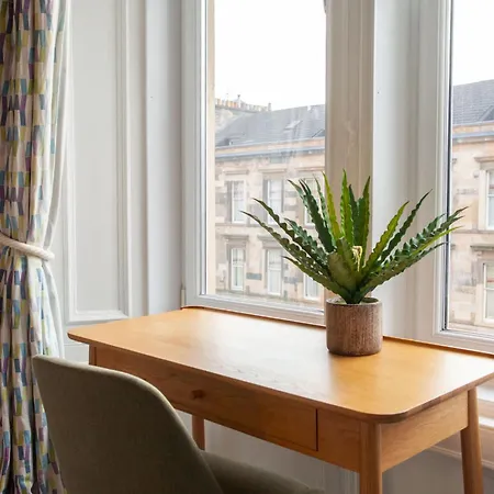 Newly Renovated Flat In Trendy Finnieston *