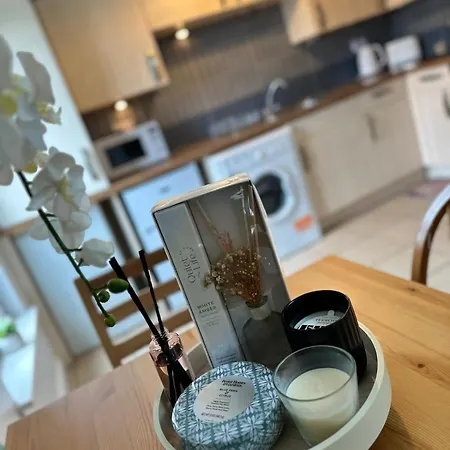 Modern Economy With King Bed *