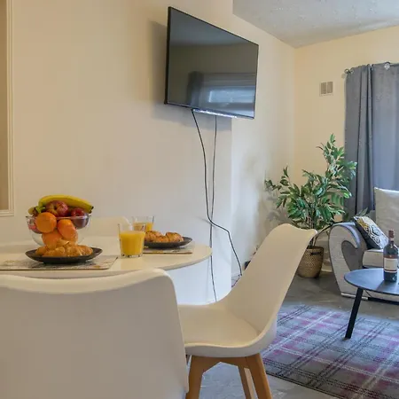 Large 3 Bed, Great For Contractors, With Private Parking Апартаменты Глазго