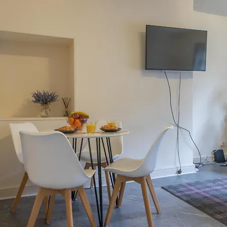 Large 3 Bed, Great For Contractors, With Private Parking * Глазго