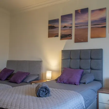 Large 3 Bed, Great For Contractors, With Private Parking Глазго