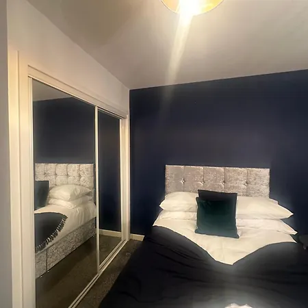 Modern 2br With 2 Bathrooms & Free Parking Apartment