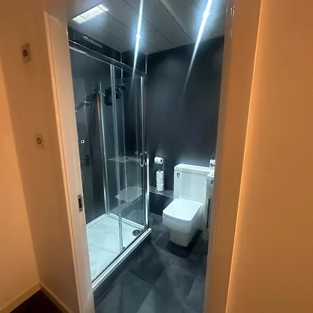 Modern 2br With 2 Bathrooms & Free Parking *