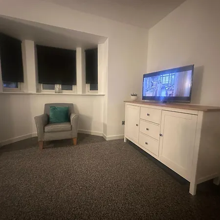 Modern 2br With 2 Bathrooms & Free Parking * Glasgow