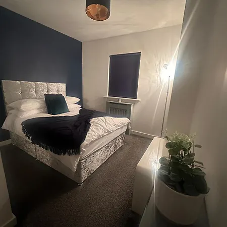 Modern 2br With 2 Bathrooms & Free Parking Apartment Glasgow
