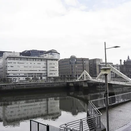 2 Bdr By Caledonia Luxe Short Lets & Serviced *