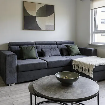 Bed and Breakfast 2 Bdr At Caledonia Luxe Short Lets & Serviced