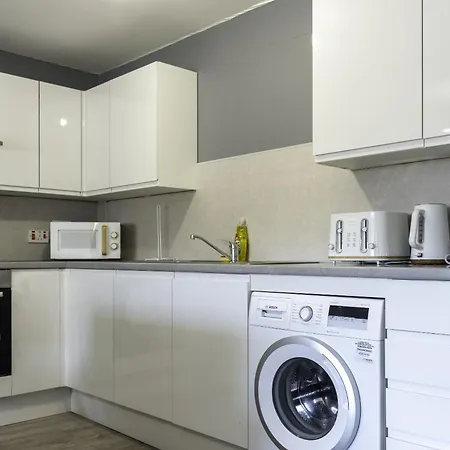 2 Bdr At Caledonia Luxe Short Lets & Serviced Bed and Breakfast