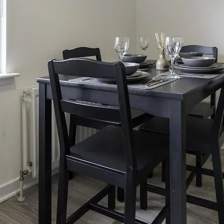 Bed & Breakfast 2 Bdr At Caledonia Luxe Short Lets & Serviced