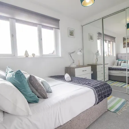 Apartment Spacious 2-bed Free Parking & Stadiums *