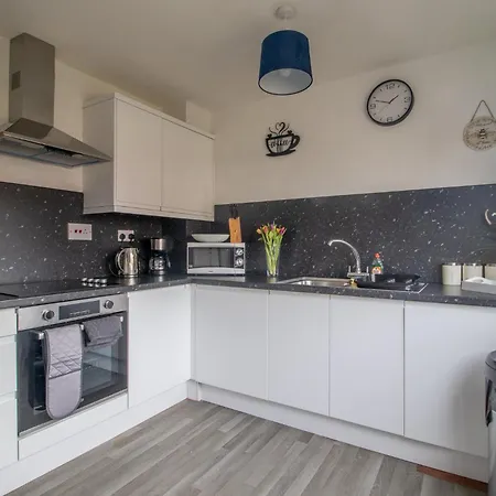 Apartment Spacious 2-bed Free Parking & Stadiums *