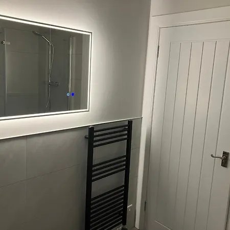 Stunning 3 Bedroom 2 Bathroom West End House With Free Parking And Wi-fi Lägenhet