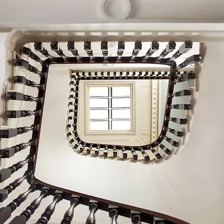 7 Crown Gardens * Γλασκώβη