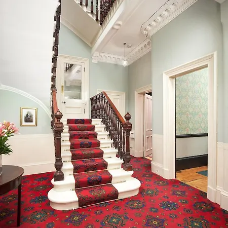 7 Crown Gardens *