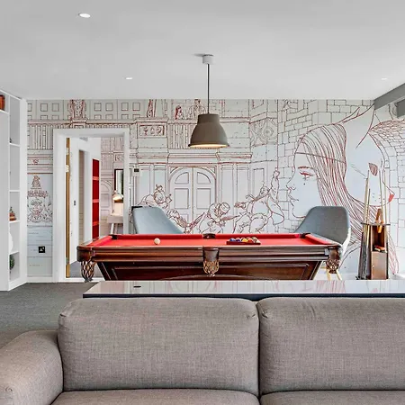 Radisson Red Hotel, 4*