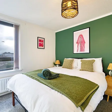 2 Bedroom Gardens Retreat With Free Parking * Glasgow