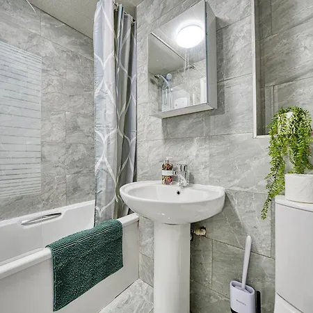 2 Bedroom Gardens Retreat With Free Parking Lejlighed