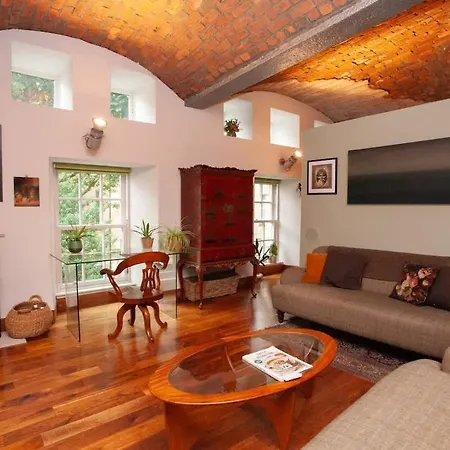 Unique House In Park District Дом отдыха *