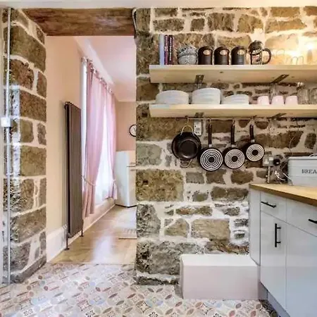 Maya's Homes Apartment *