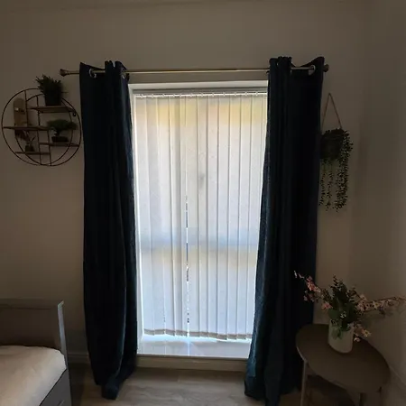 Modern Flat In Free Parking & Wifi Glasgow