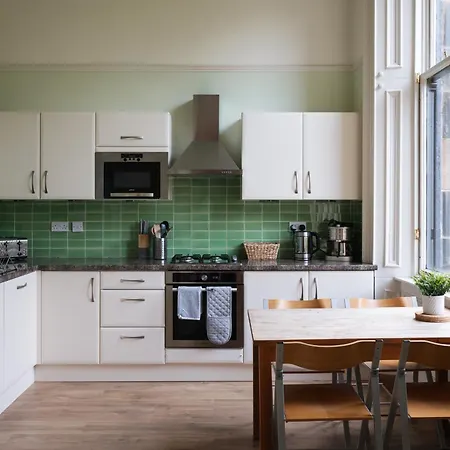 7 Crown Gardens Glasgow