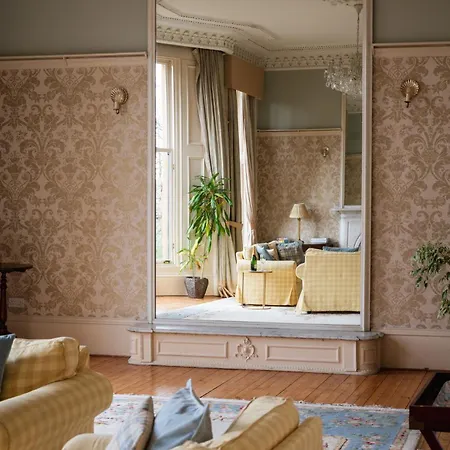 7 Crown Gardens Γλασκώβη