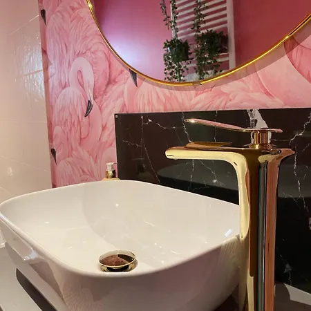 Private Bedroom & Bathroom With Amazing View In Quirky Townhouse Habitación en casa particular *