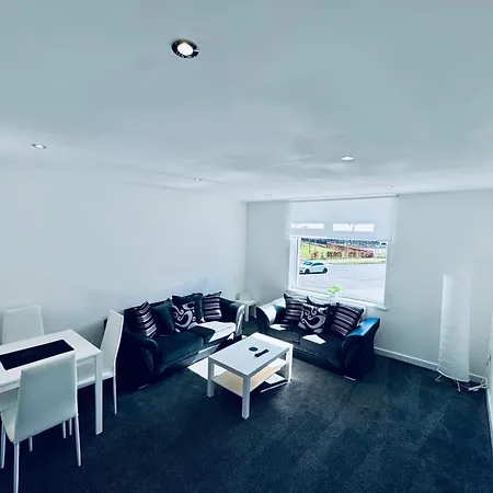 Modern 2 Bedroom House With Loft Conversion Glasgow