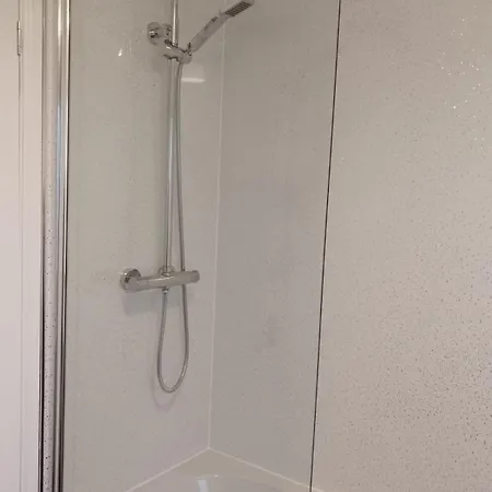 Glasgow-maryhill, 2 Bed With Parking *