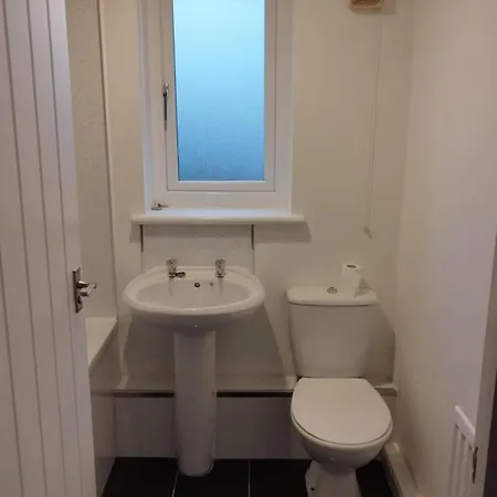 Glasgow-maryhill, 2 Bed With Parking * Глазго