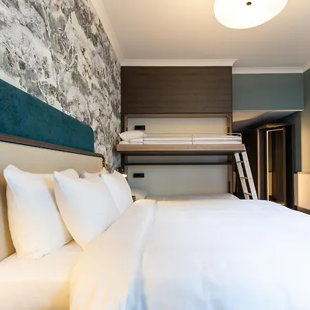 Radisson Blu Hotel, Hotel