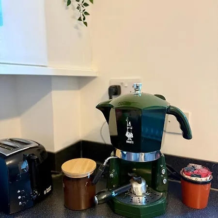 2 Bedroom Near Centre, Celtic Park And Emirates Arena Lejlighed