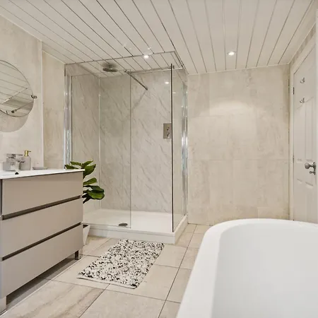 Timeless 5 Bed Duplex Flat *