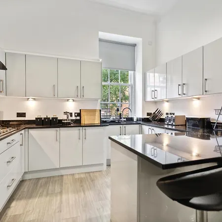 Timeless 5 Bed Duplex Flat Apartament