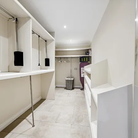Apartment Timeless 5 Bed Duplex Flat Glasgow