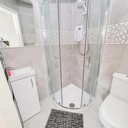 Apartament Itohan 3-bed Flat