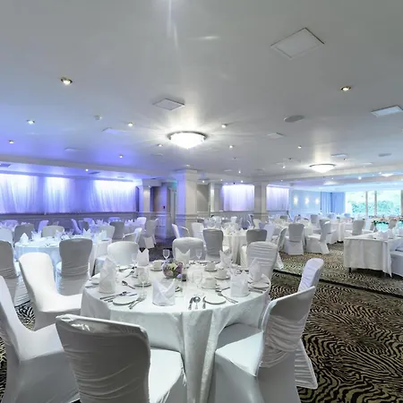 Glynhill & Near Airport מלון 4*