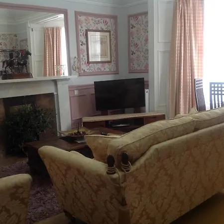 דירה Busby Apartments *