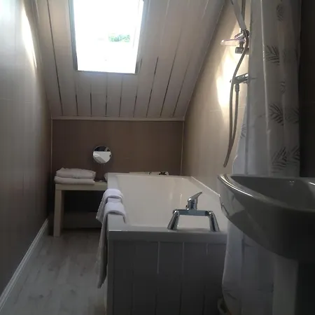 Busby Apartments דירה *