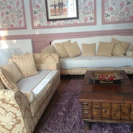 Busby Apartments דירה Busby