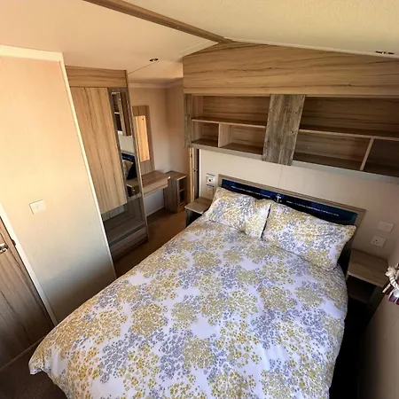 Apartment 3-bedroom Swift Caravan - Located In Uddingston, At Maryville Caravan Site Glasgow