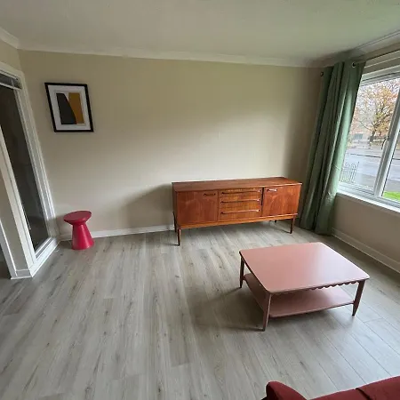 Modern 1-bed Flat In *