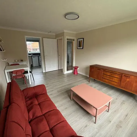 Modern 1-bed Flat In Apartment