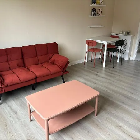 Apartment Modern 1-bed Flat In *