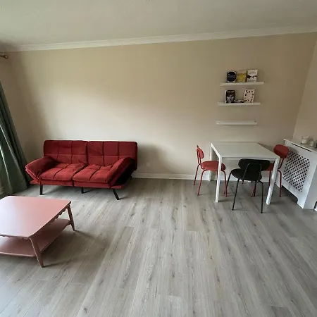 Apartment Modern 1-bed Flat In