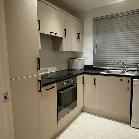Apartment Modern 1-bed Flat In *